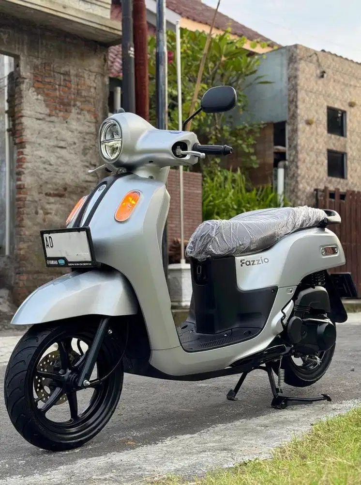 Yamaha FAZZIO LUX HYBRID TIPE TERTINGGI