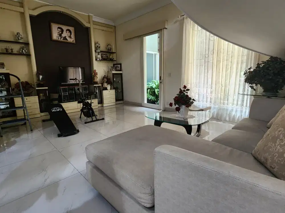 Dijual - Rumah Minimalis Terawat Sedikit Renov Regency 21