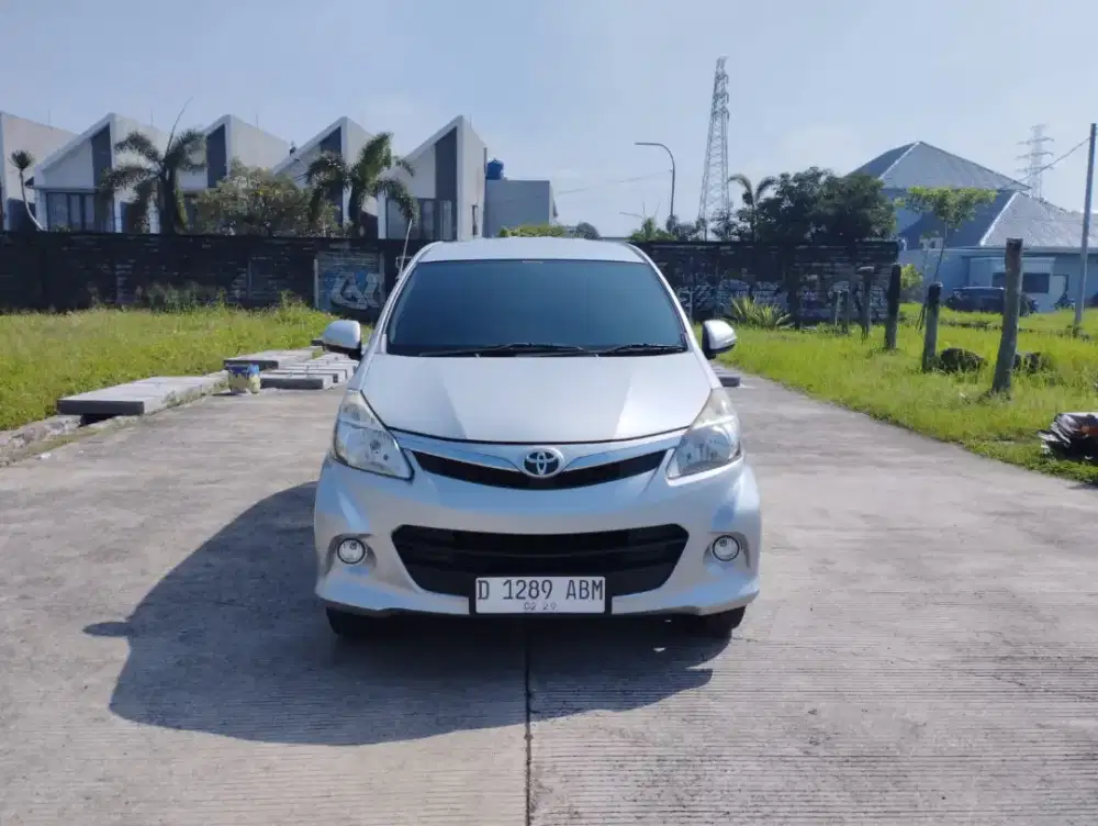 DP 5 jt.! New Avanza Veloz 1.5 matic 2014