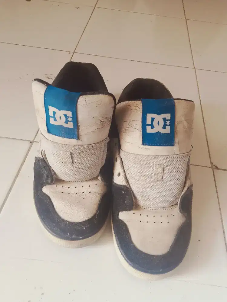 sepatu bekas ukuran 42