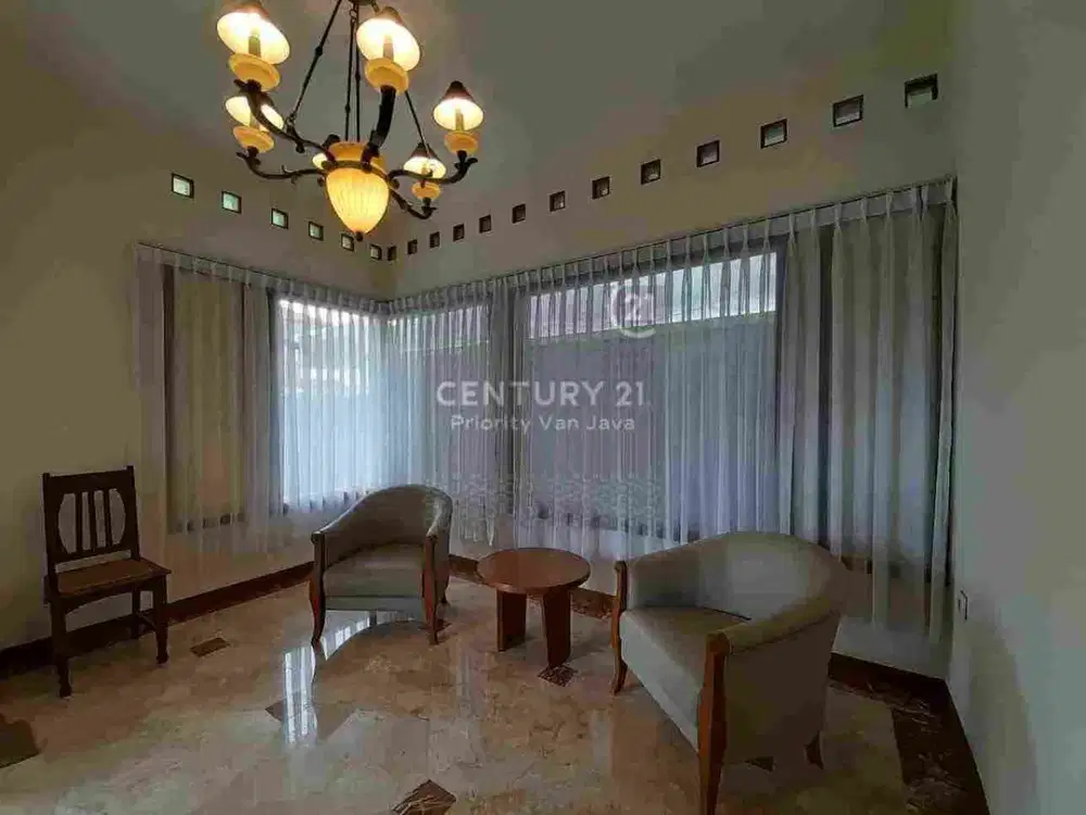 Rumah Lux Full Furnished di Cipaku
Bandung Utara