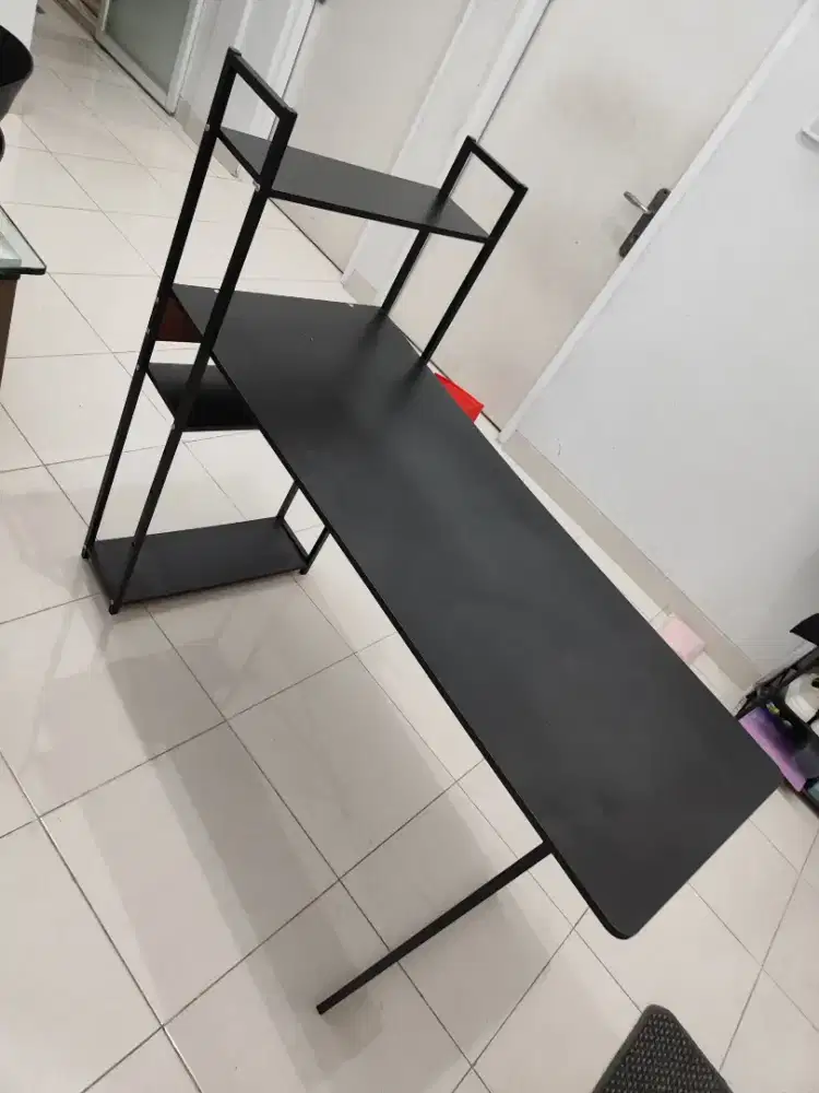 Meja Komputer siap pakai