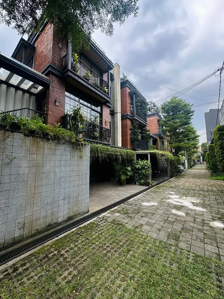 DIJUAL TOWNHOUSE DI CIPETE DEKAT KE SEKOLAH PERANCIS, SIAP HUNI