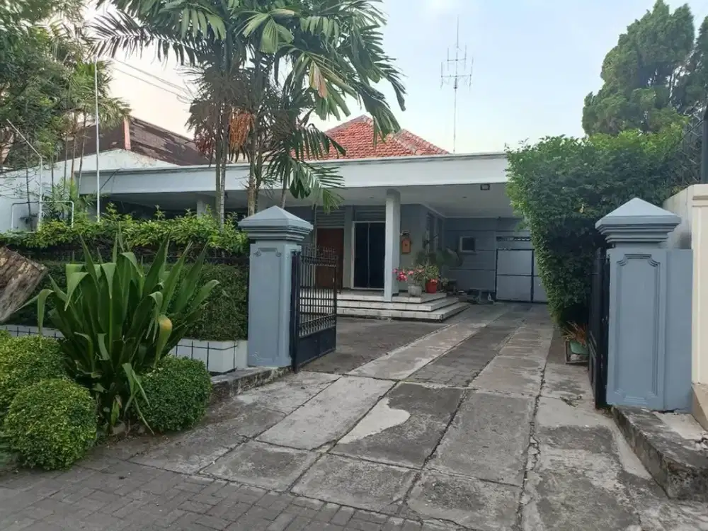 Rumah Pusat Kota Terawat Siap Huni Strategis Selangkah Raya Darmo dan Taman Bungkul