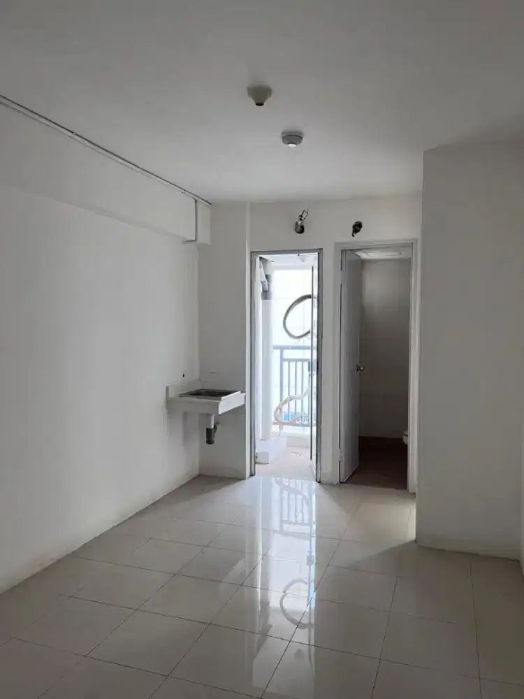Disewakan 2 BR Unfurnished Pertahun Apartemen Bassura City