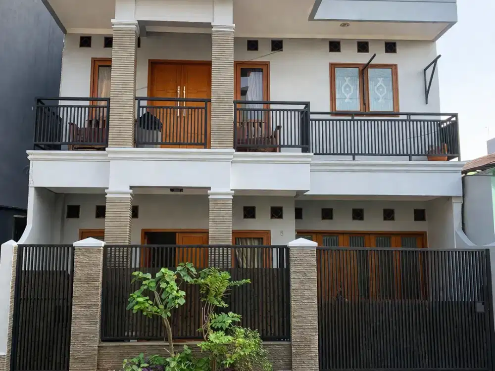 RUMAH DI KOMPLEK KELAPA DUA KEBON JERUK JAKARTA BARAT