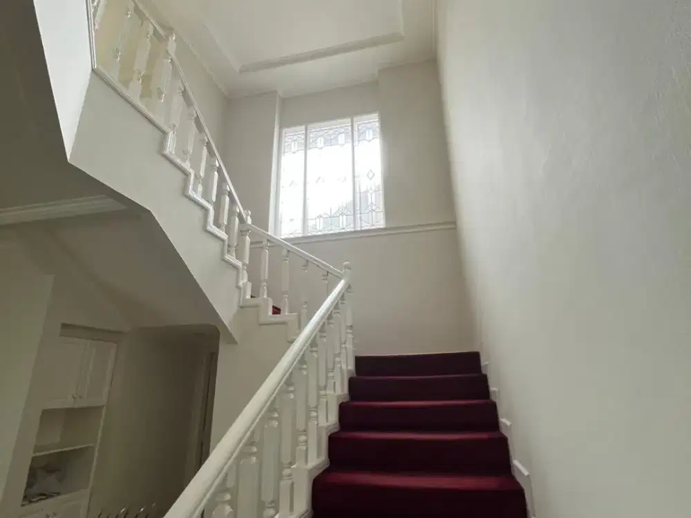 Rumah Nyaman Disewakan dengan Privat Pool di Lebak Bulus Dekat MRT