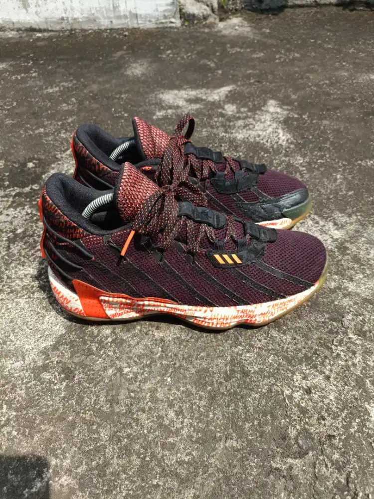 Sepatu Basket Dame 7