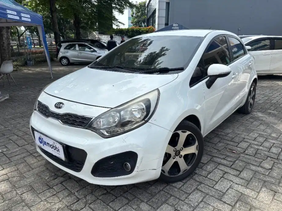 Kia Rio 1.4 Bensin-AT 2014 Putih