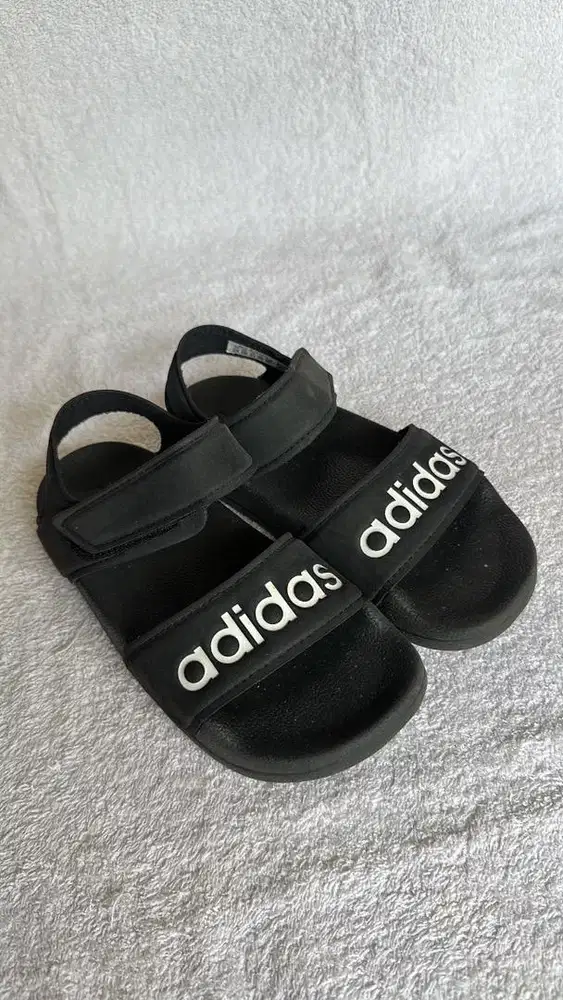 sendal tali adidas hitam