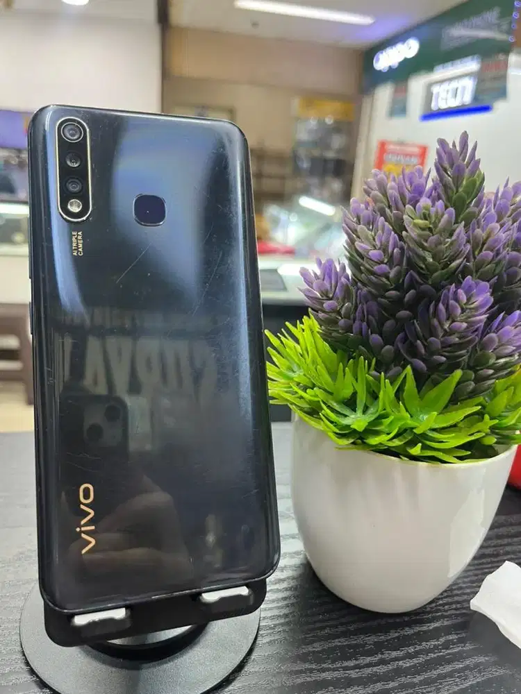 vivo y19 ram 6 128gb hitam hp only bisa tuker tambah