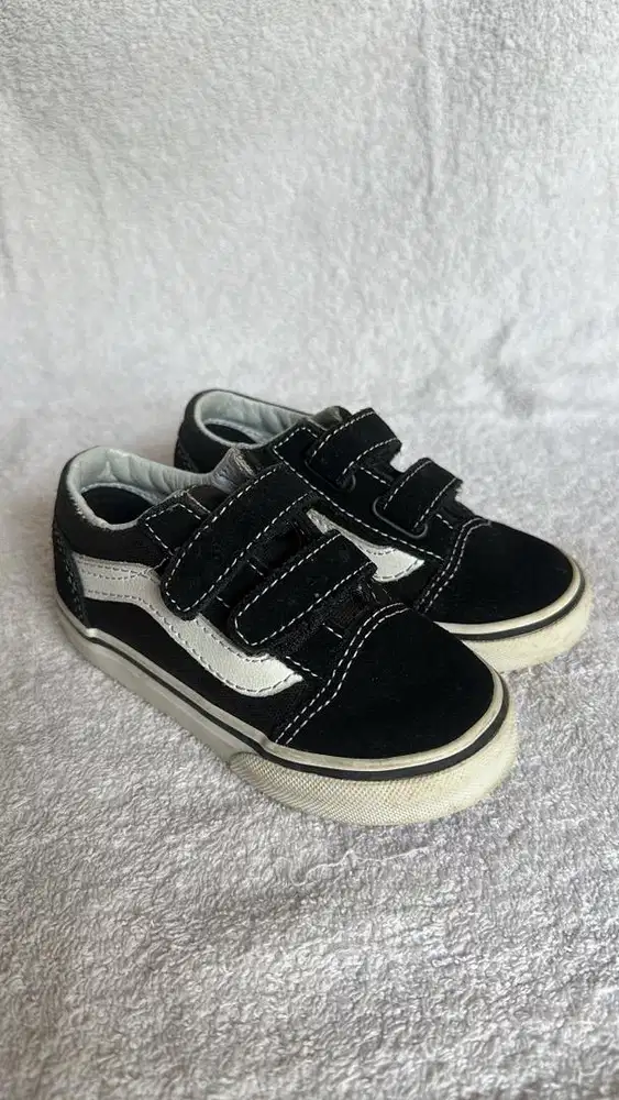 Vans hitam anak