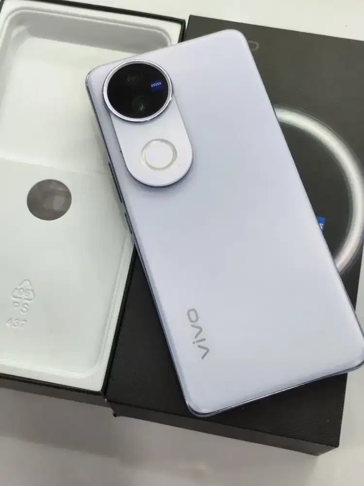 Vivo v50 5g 12/256gb 
Fullset