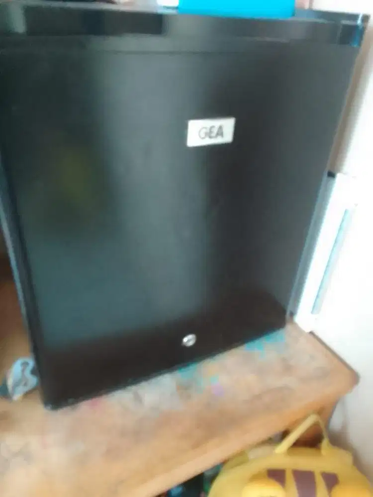 dijual kulkas gea warna hitam