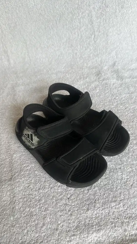 Adidas sandal tali anak