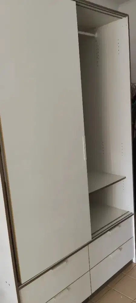 Lemari pakaian IKEA