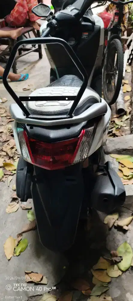 Yamaha nmax putih 2019