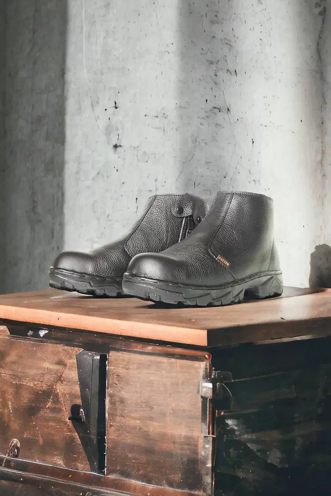 Simpel Sepatu safety terbaik untuk proyek Cikande