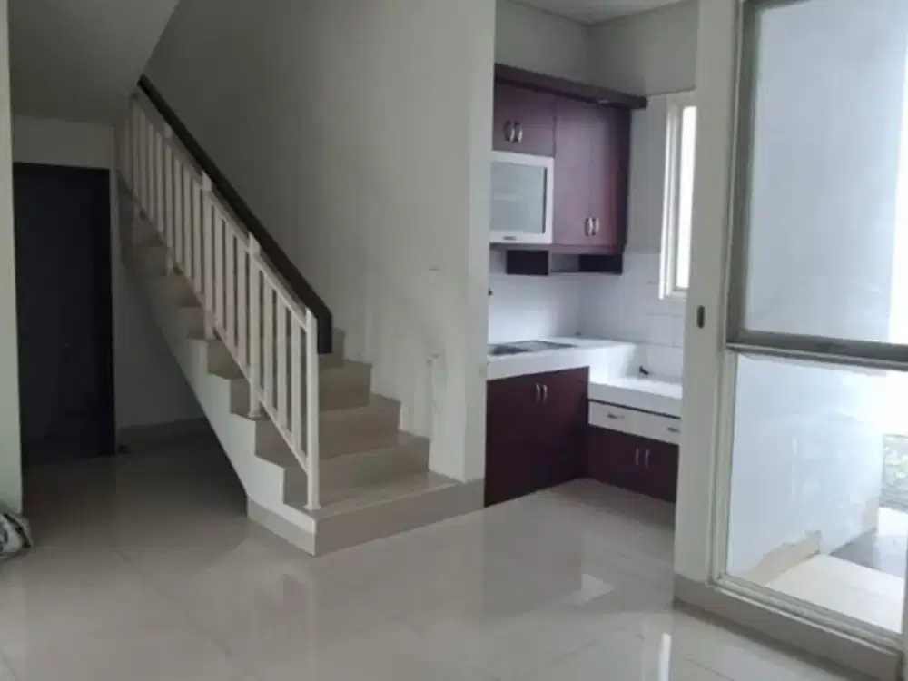 Rumah Disewakan! Cocok untuk Keluarga Muda dan Profesional! Yuk Miliki Rumah Sewa Lokasi Strategis Dan Bebas Banjir Di Metland Menteng