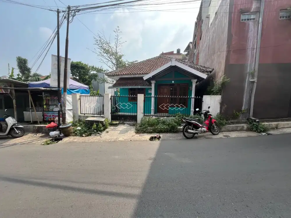 Rumah Lama Pinggir Jalan Candi V Blakang Kampus UIN Sigura Gura