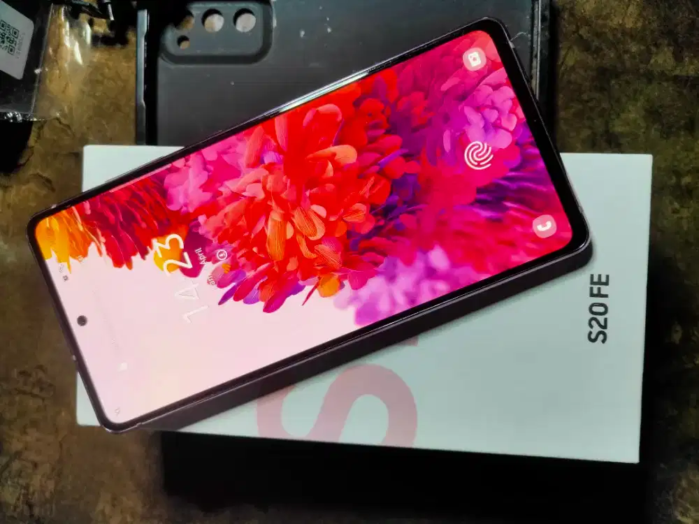 Samsung S20 FE sein 8/128 lavender