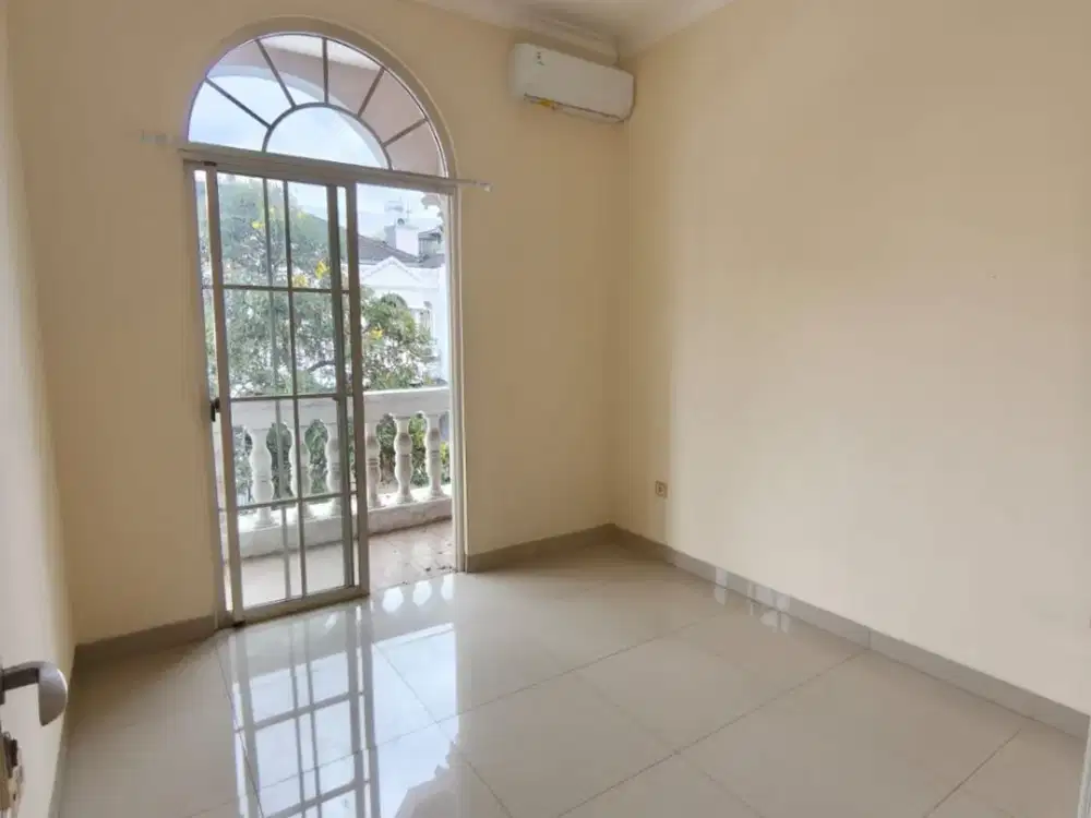 Disewakan Rumah di West Europa, Uk.8x15m2, Minimal Sewa 2 Tahun