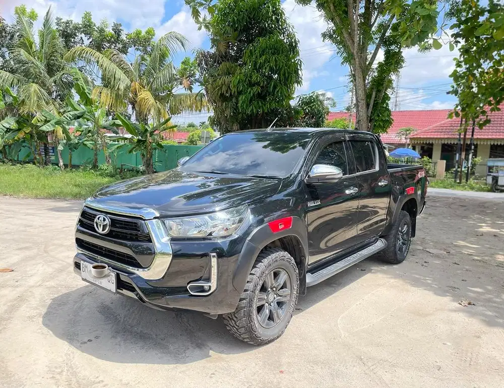 Toyota Hilux Double Cabin G 4x4 MT 2023