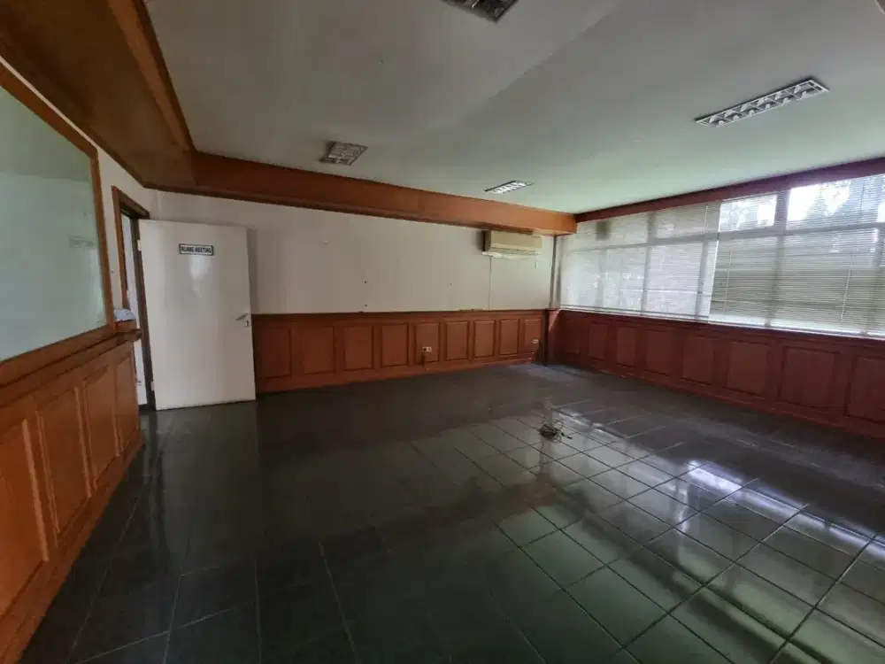 Disewakan Gudang 3 Lantai Siap Pakai di Taman Tekno BSD