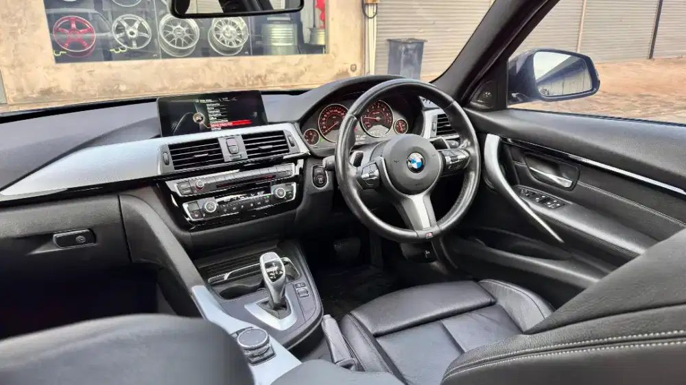 BMW 330i M-SPORT AT 2016 Bensin