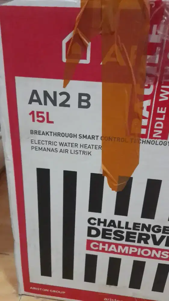 Dijual water heater second bru ditempel  karena pindahan di copot lgi