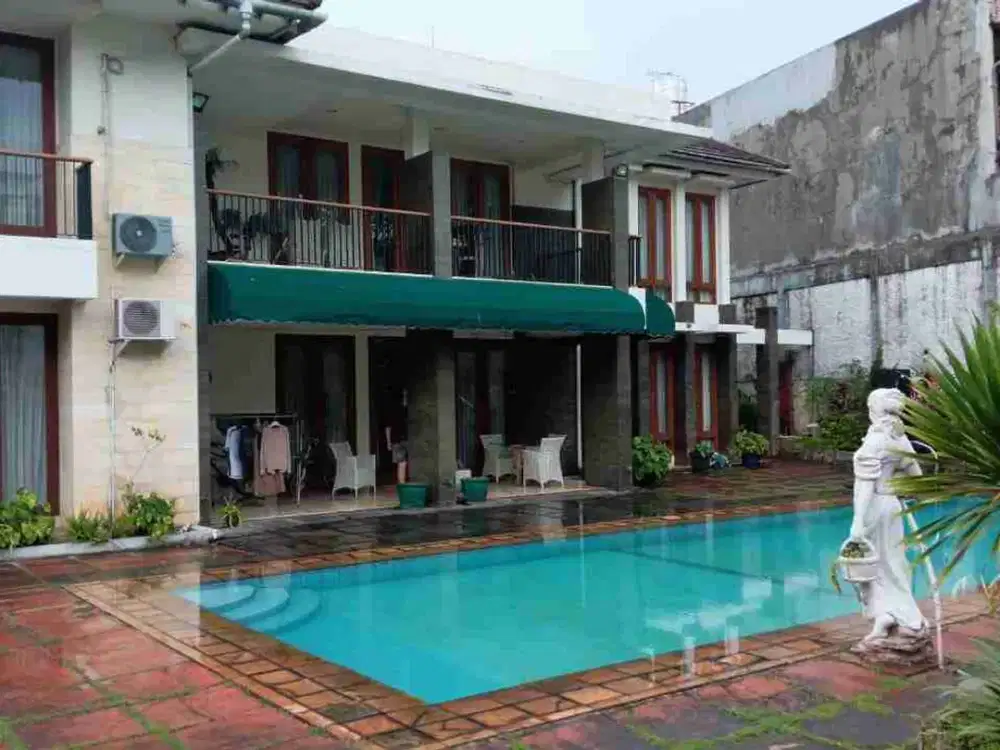 DIJUAL RUMAH MEWAH 2 LT. DENGAN LOKASI STRATEGIS DI LEBAK BULUS, JAKSEL.