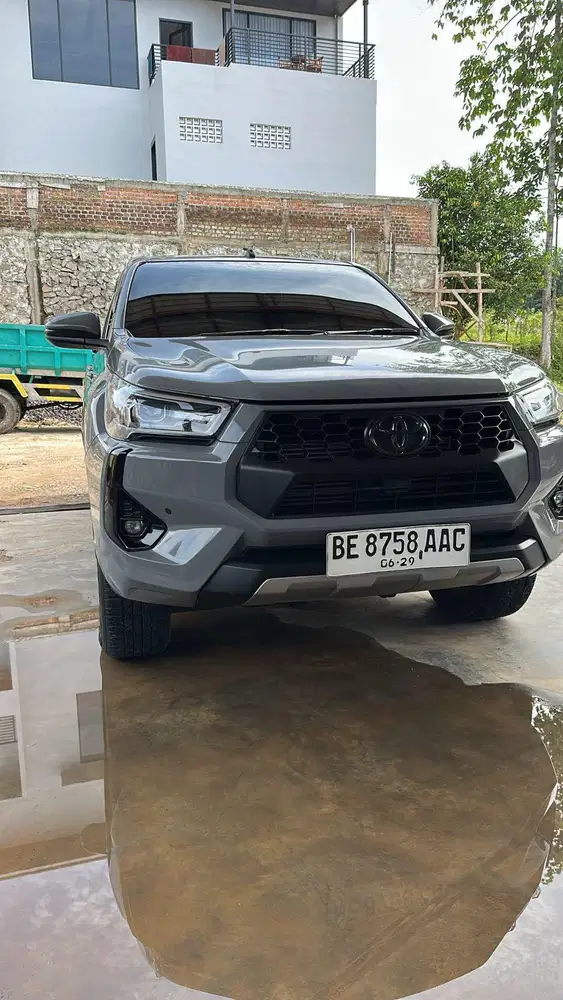 HILUX V 4x4 TANGAN PERTAMA