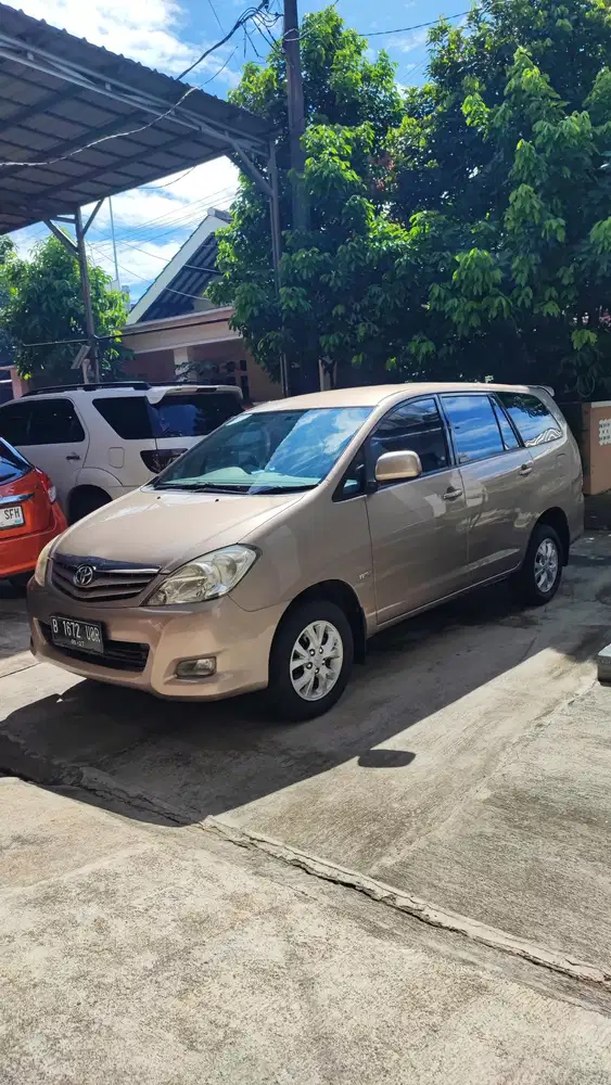 Toyota Kijang Innova 2010 Bensin
