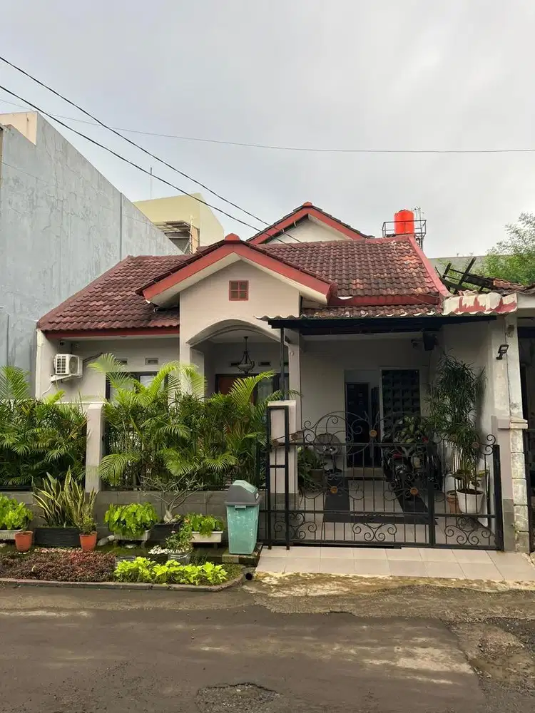 DIJUAL RUMAH SECOND RASA BARU, Stategis harga bagus.