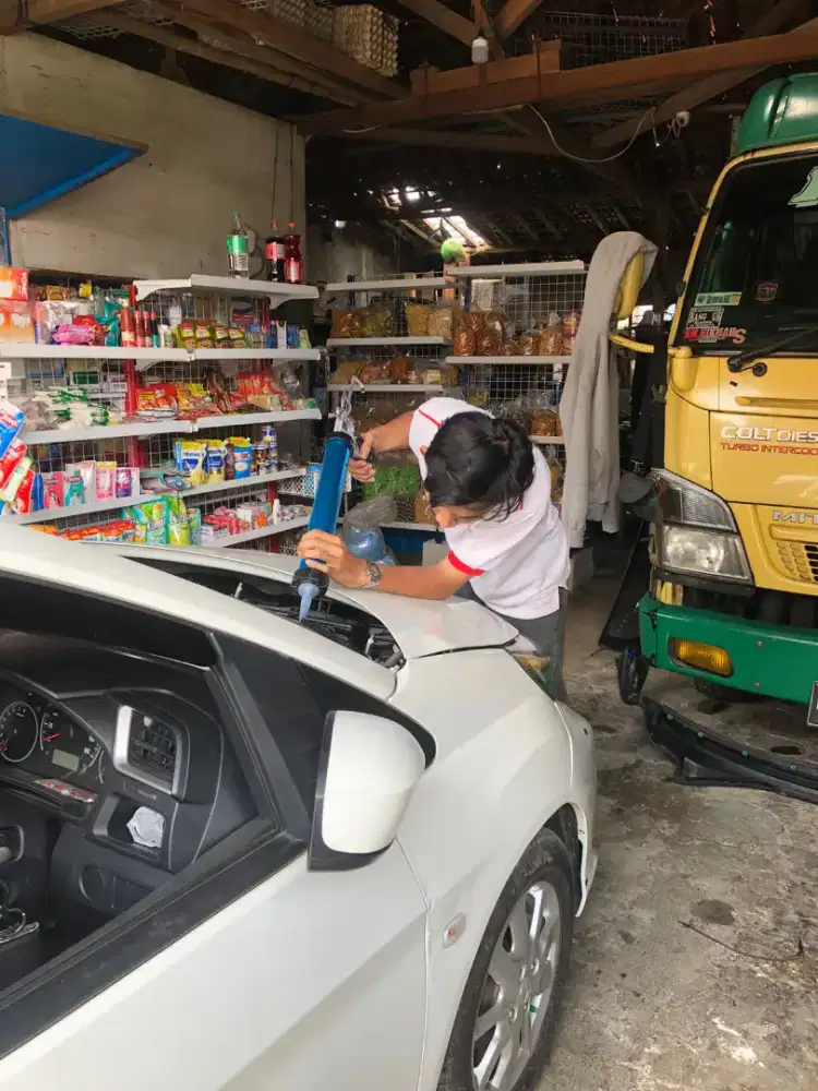 Jasa Bongkar Pasang Kaca Mobil