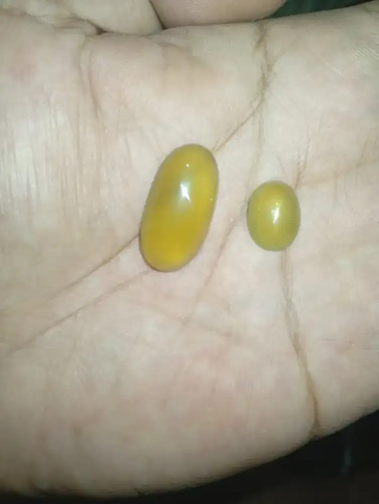 Batu Idocrase Pucuk Pisang