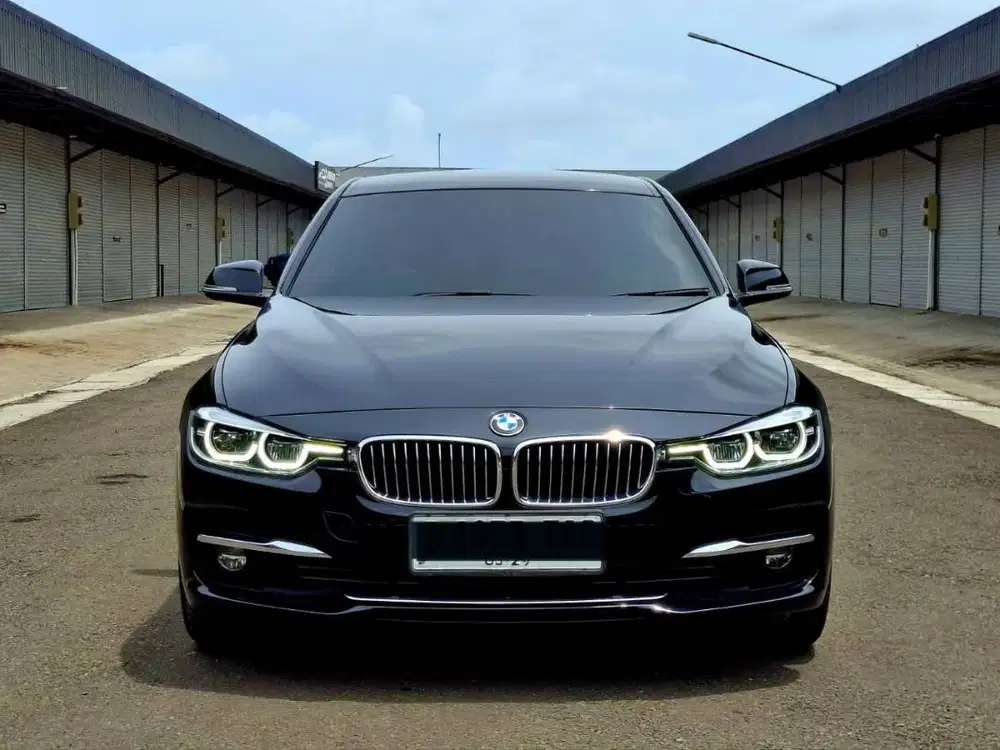 Bmw 320i Luxury 2018 Black