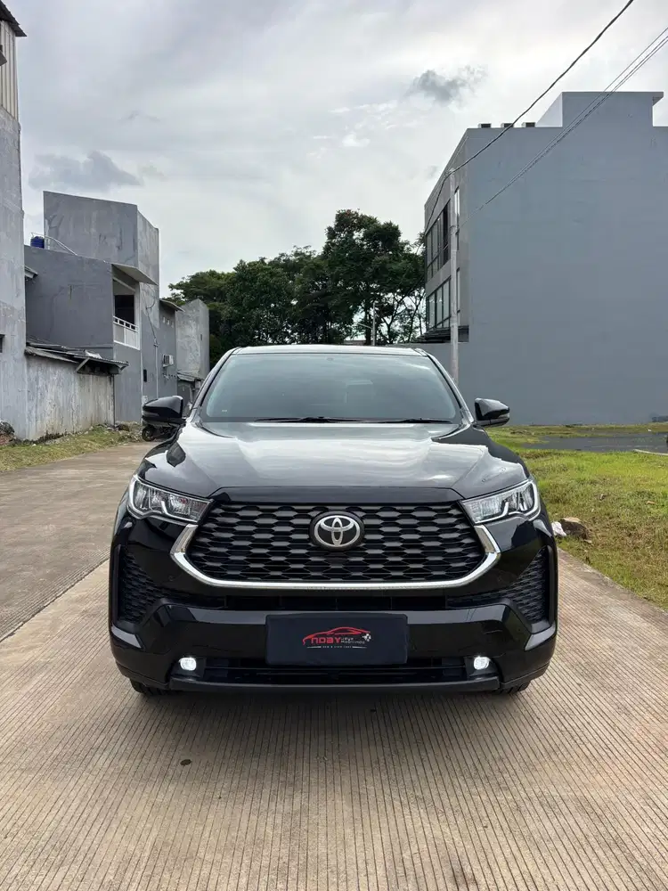 Toyota Innova Zenix V CVT 2.0 Bensin 2024 Automatic ( Hitam Metalik )