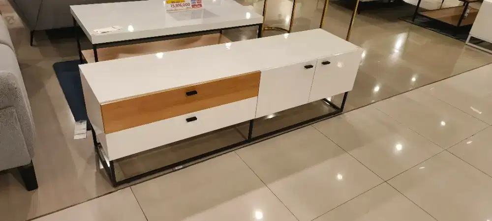Meja TV Layla Lemari Low Cabinet (Nego)