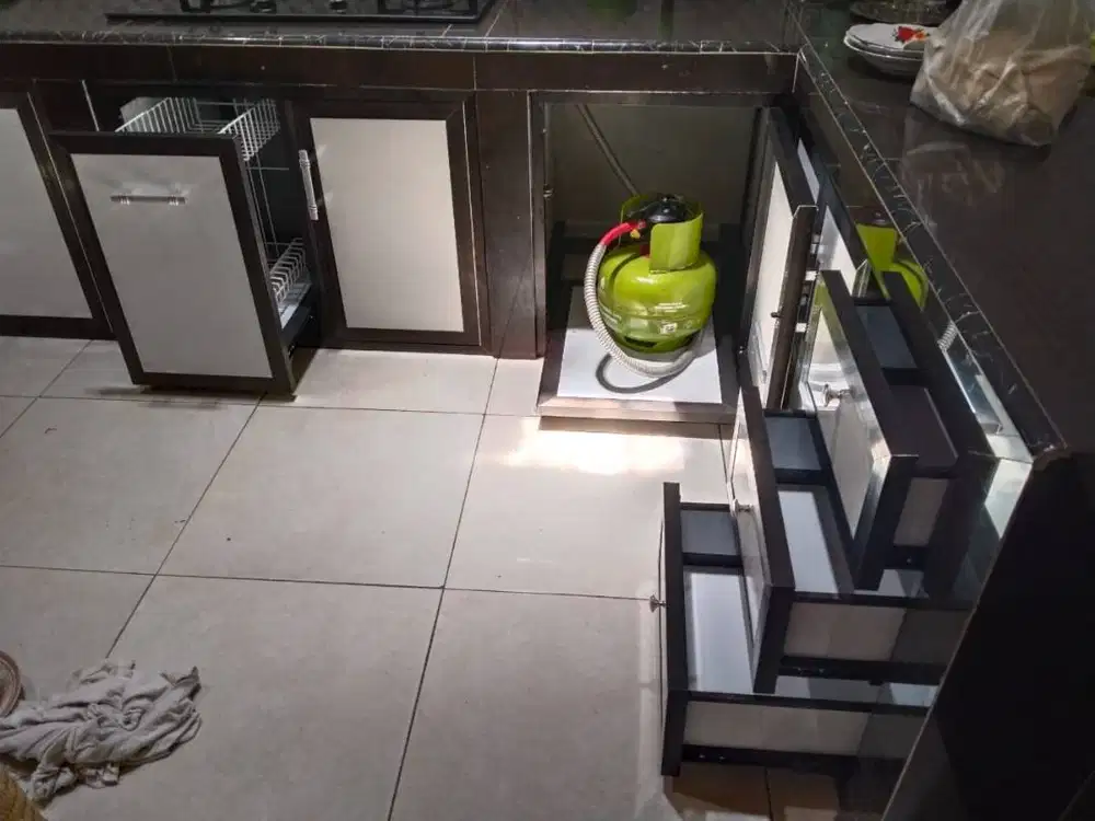 Kitchen set almunium minimalis pakai acp biasa. kab kebumen