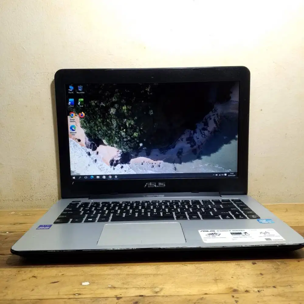 Asus core i3-4005U Ram 4 GB HDD 500 GB