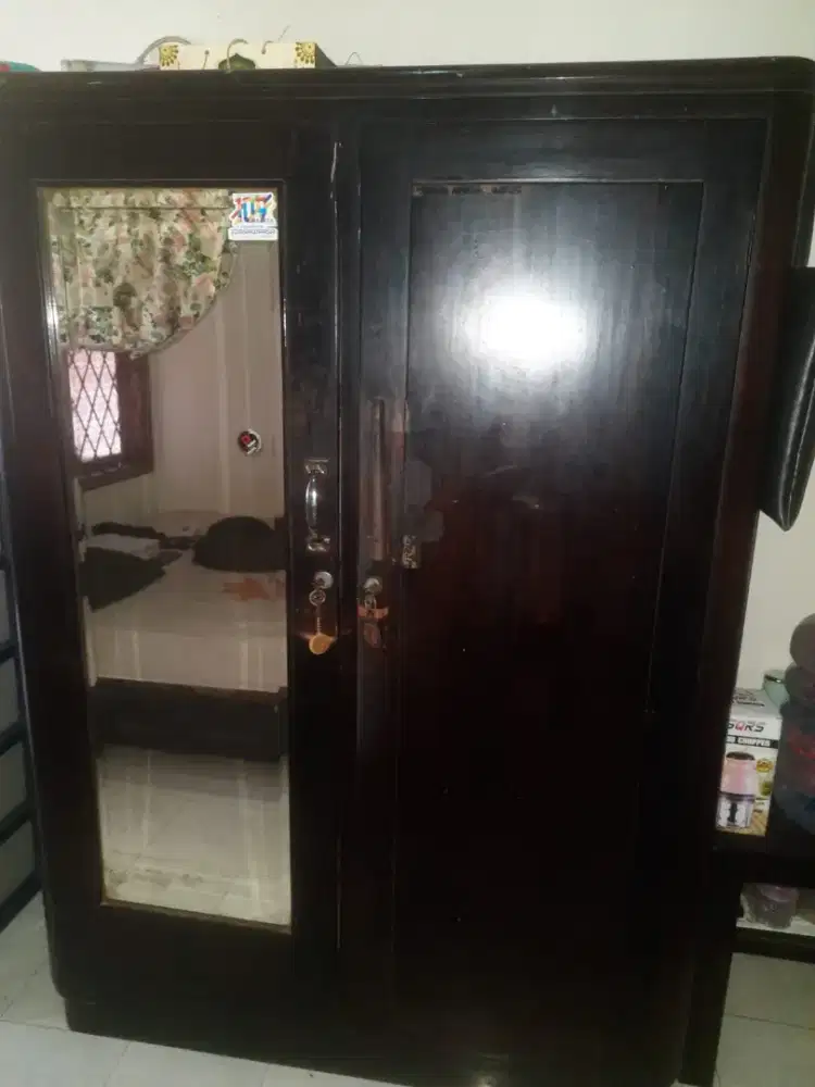 Bismillah dijual lemari jati antik usia 50 tahun lebih