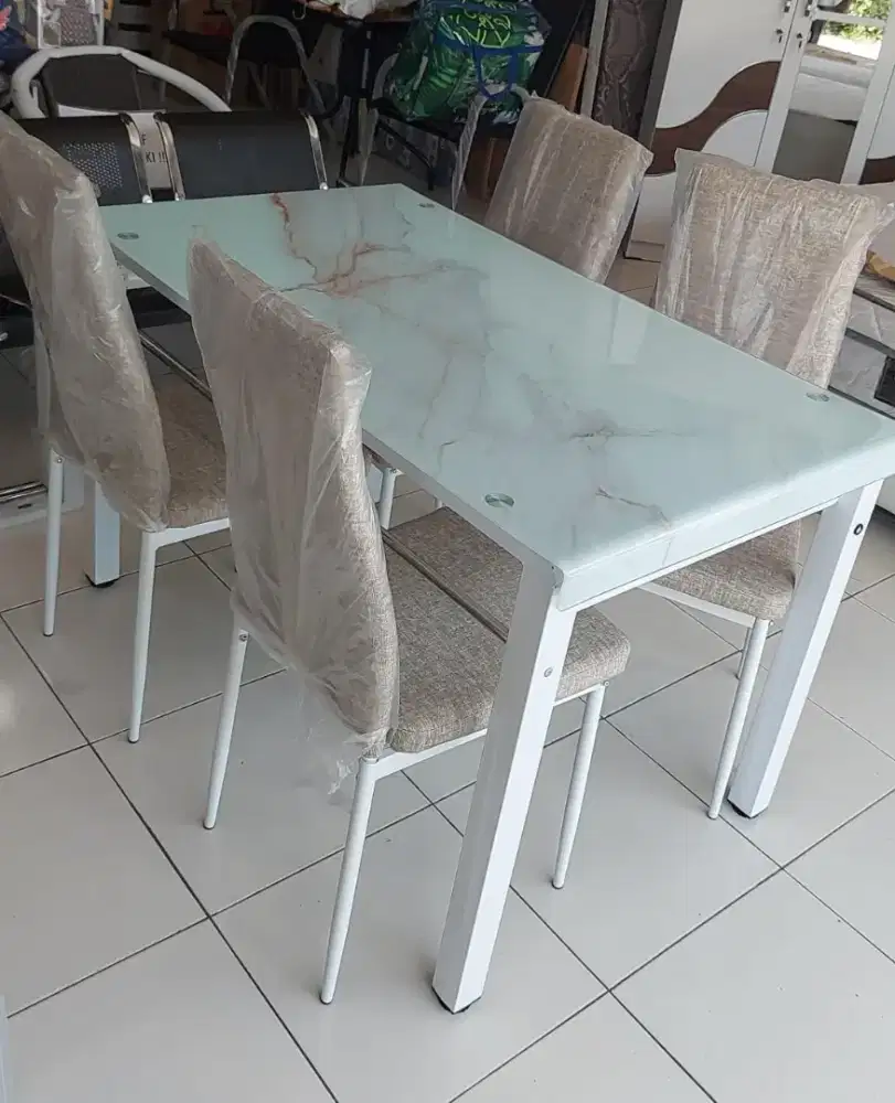 Ready meja makan kaca cream