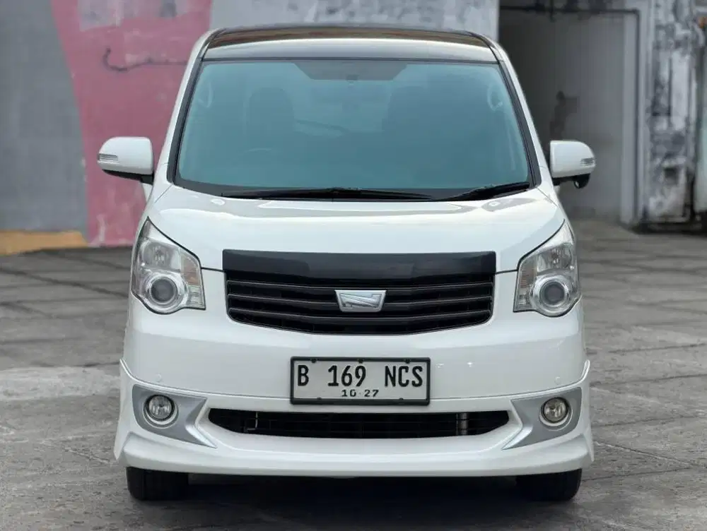 Toyota Nav 1 V Limited 2014 AT Full Service Record Toyota