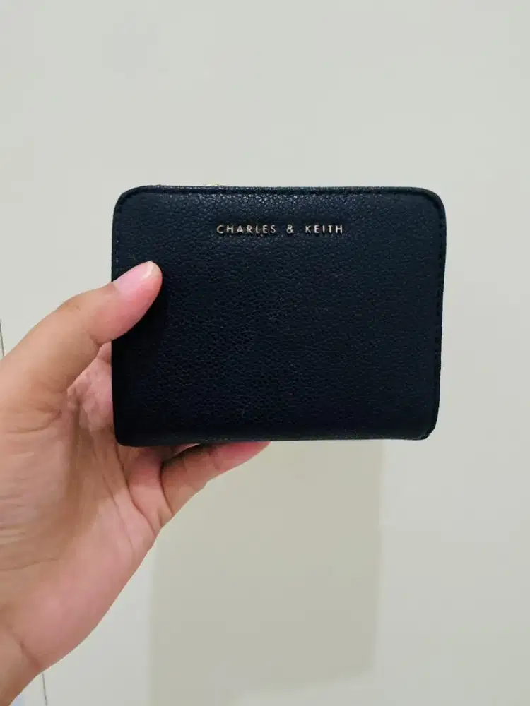 Dompet Wanita Charles & Keith Short Wallet / Compact Zip Wallet