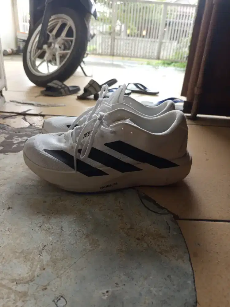 Sepatu Adidas adizero