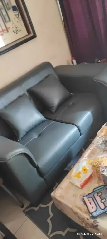 Jual kursi sopa,kondisi nya kebesaran buat rmh saya