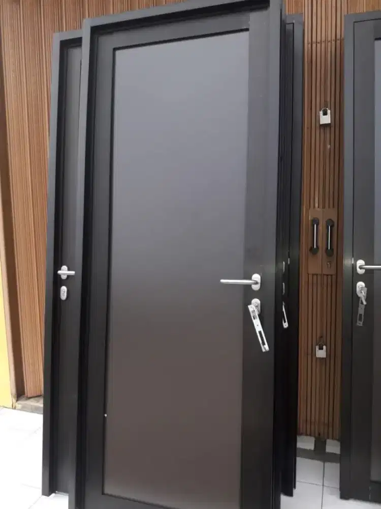 Pintu aluminium T220cm L100cm harga dg pasang 2,3 jt bs bayar ditempat