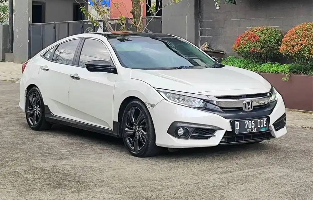 CIVIC TURBO ES 1.5 AT 2017 SEDAN LowKM 90rb RECORD HONDA BANDUNG