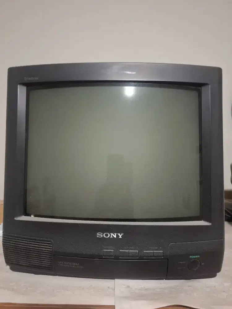 Televisi merk Sony 14 inch
